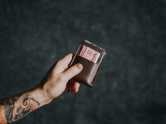 Photo Debt vs Savings